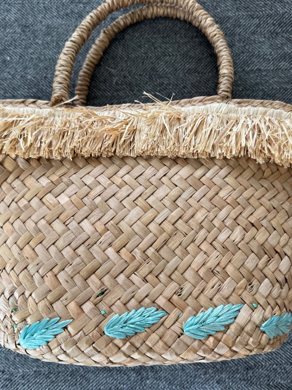 NWT KAYU DESIGN HANDMADE FRINGED STRAW BASKET WITH EMBROIDERY
